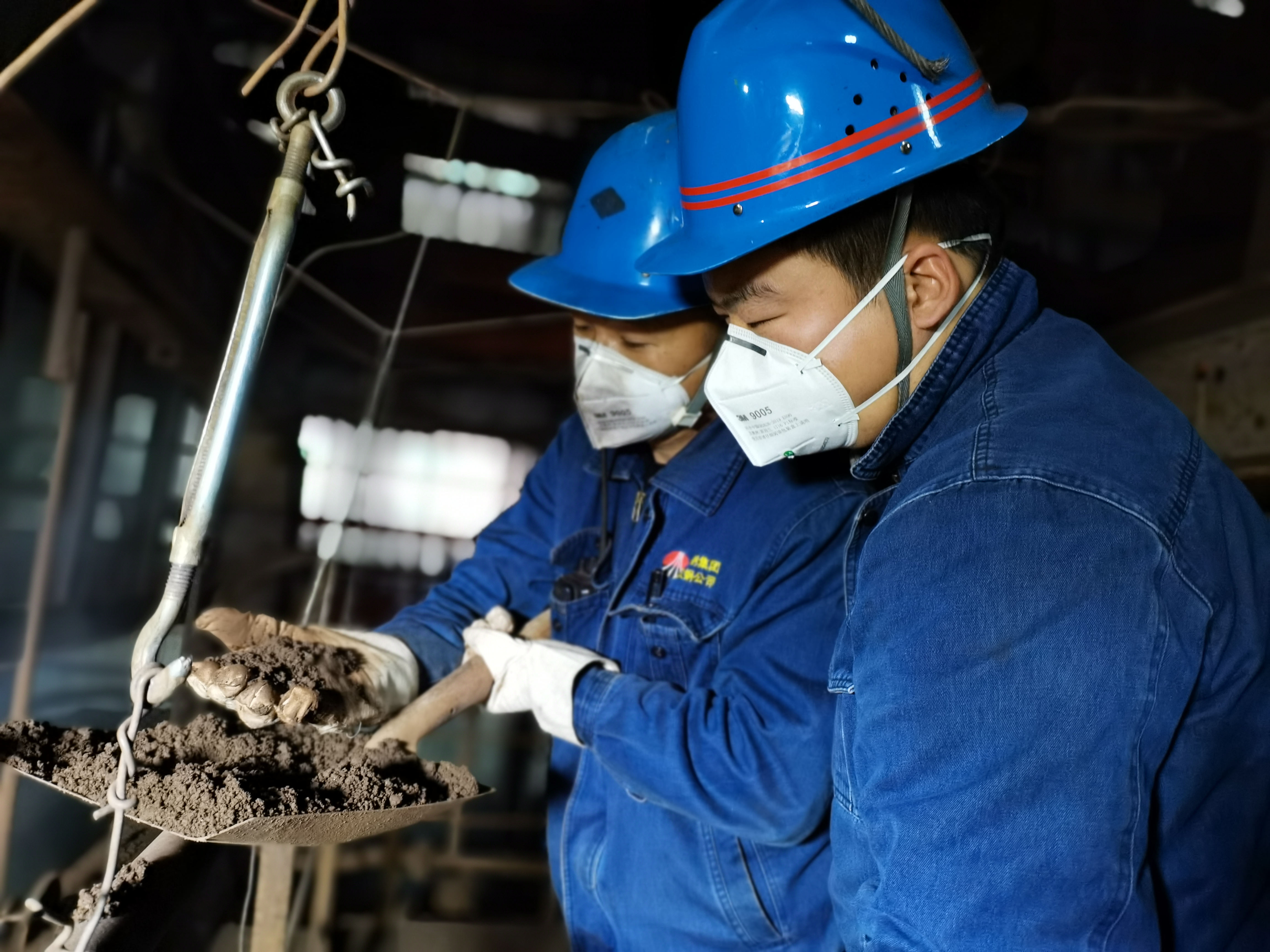 “青藍(lán)工程”締結(jié)最美師徒情