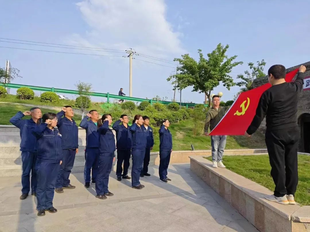 深學(xué)細(xì)悟強(qiáng)黨性 篤行實干建新功 ——龍鋼公司黨委高標(biāo)準(zhǔn)推進(jìn)主題教育