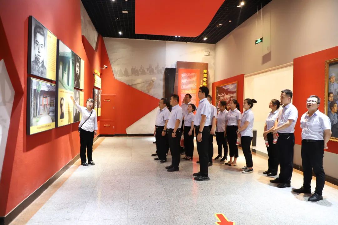創(chuàng)新研究院赴川陜革命根據(jù)地開(kāi)展迎“七一”暨“以學(xué)鑄魂、以學(xué)增智、以學(xué)正風(fēng)、以學(xué)促干”主題黨日活動(dòng)