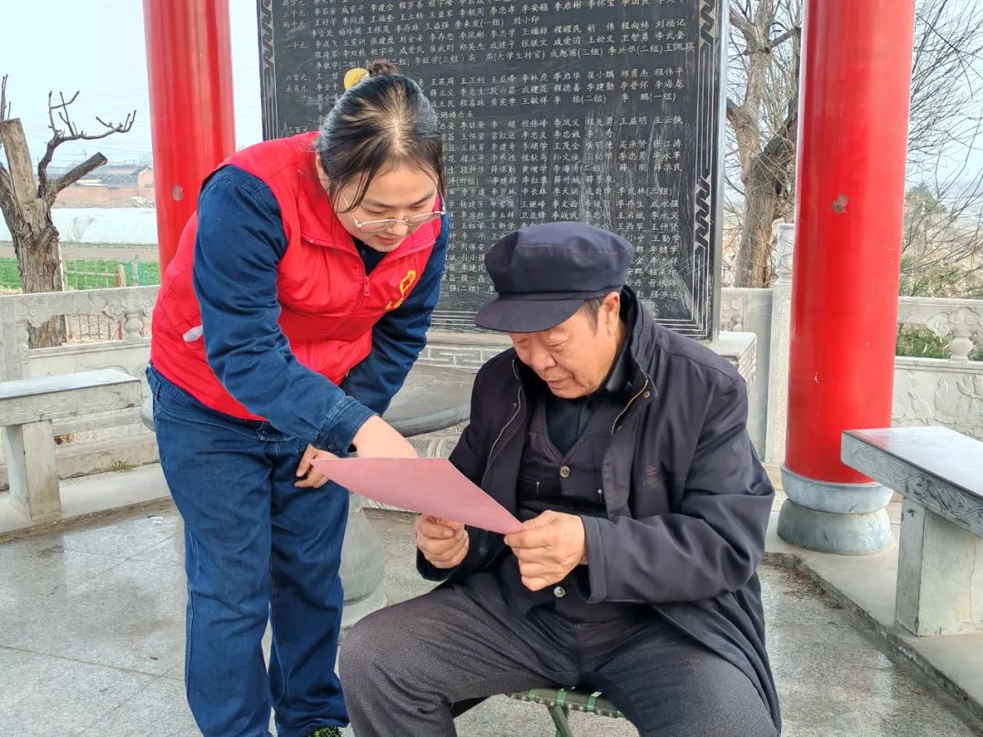 讓文明之風(fēng)浸潤鋼城 ——龍鋼公司開展“爭做文明職工 爭創(chuàng)文明鋼城”活動(dòng)